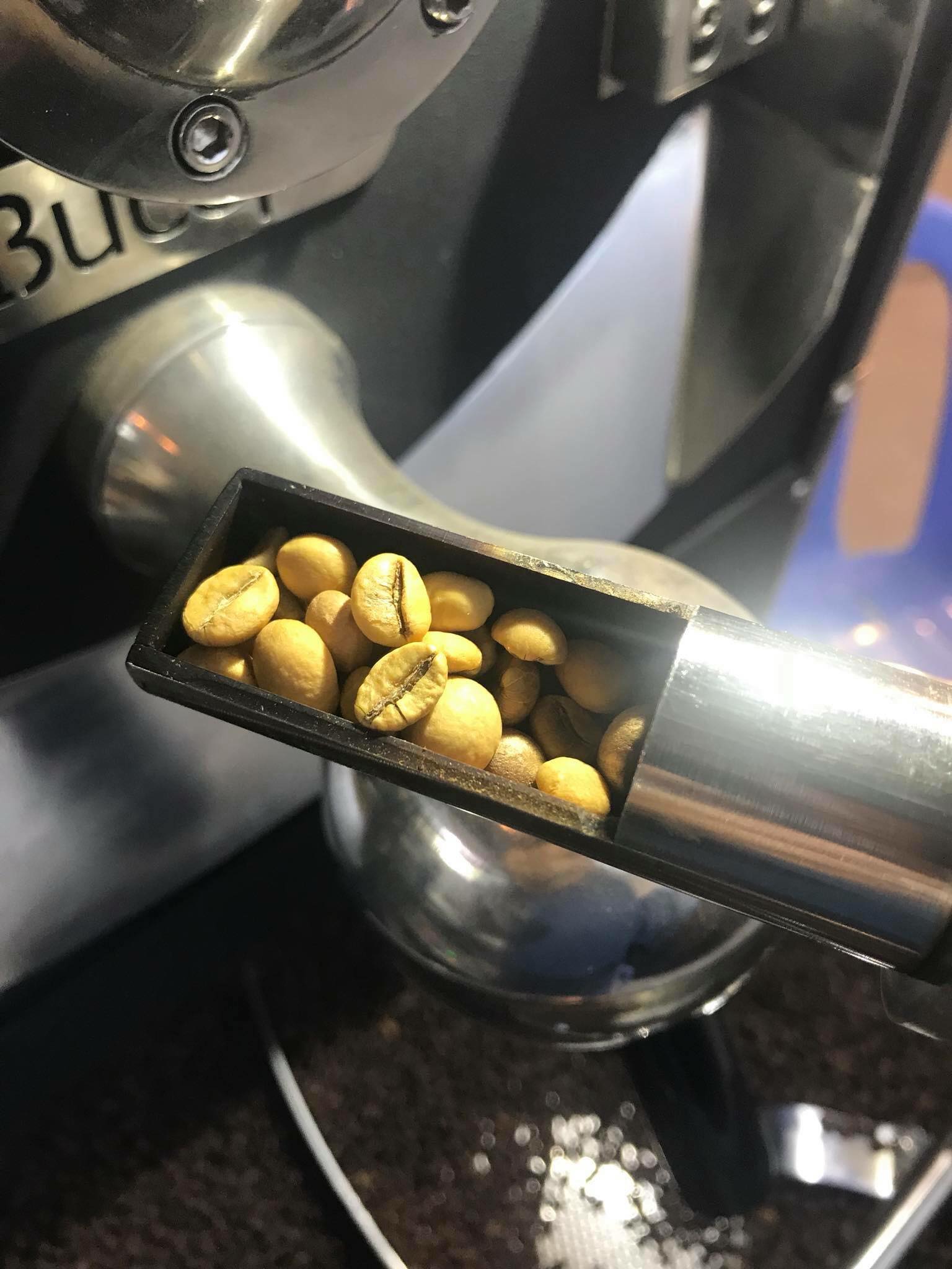 Bucep'roasting profile: optimize the natural flavor (aroma, body, sweetness, bitter, acidity...) of high quality coffee beans with no chemicals.
The roasted coffee are stored in a dedicated store for a certain amount of time, the coffee beans would be destroyed the bad emissions that they have absorbed from the roasting processing.